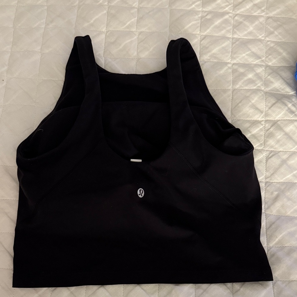 EUC lululemon athletica fitted cropped tank in black - Size 8 with built in bra - Picture 2 of 3